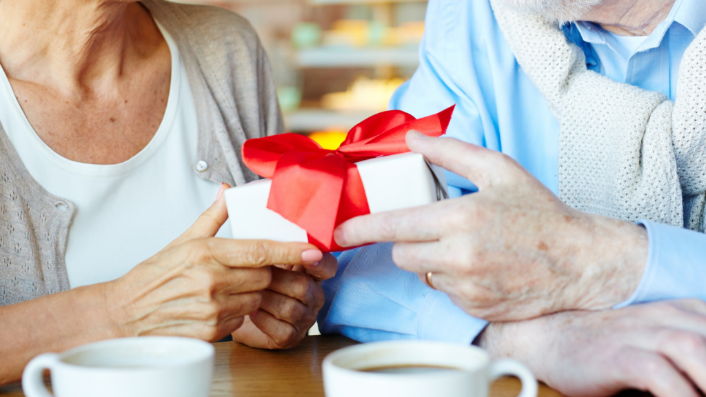 NATALE CON I NONNI: GRANFIUME ESAUDISCE I DESIDERI DEGLI OSPITI IN RSA